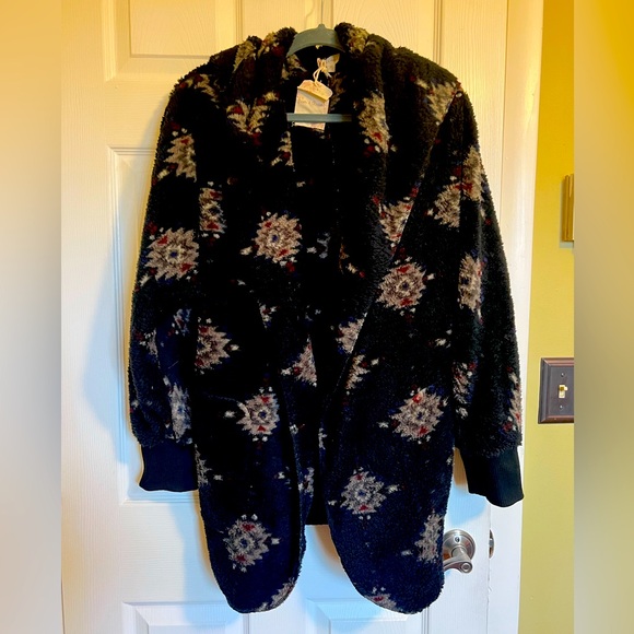 Aztec Sherpa 🖤 - Picture 1 of 5